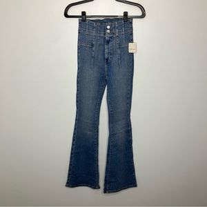 NWT FREE PEOPLE Jayde Flare Jeans Light Wash 27